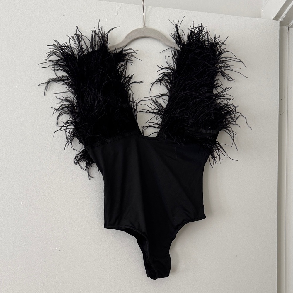 Chic Black Feathered Women's Chemise